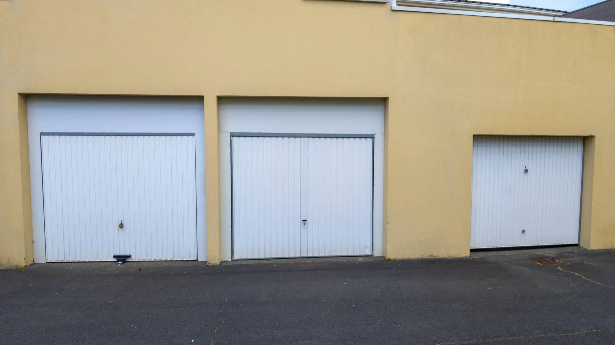 buy-a-garage-parking-space-investment-Nuremberg-Fürth-Erlangen-Schwabach-Roth-real-estate-agent