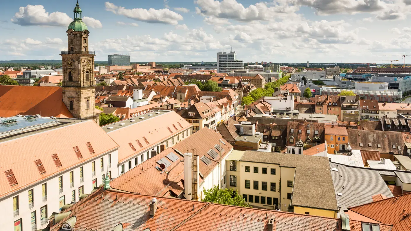 Luftaufnahme ueber die Altstadtdaecher von Erlangen