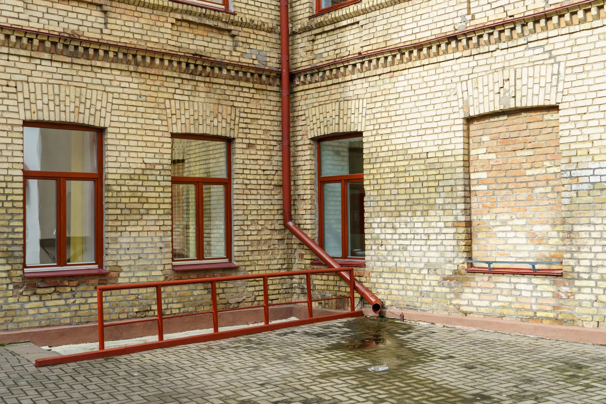 Feuchte Wände im Keller: Wie Nürnberger Sandsteinbauten kosteneffizient saniert werden - Nürnberg | my-home.de Immobilien