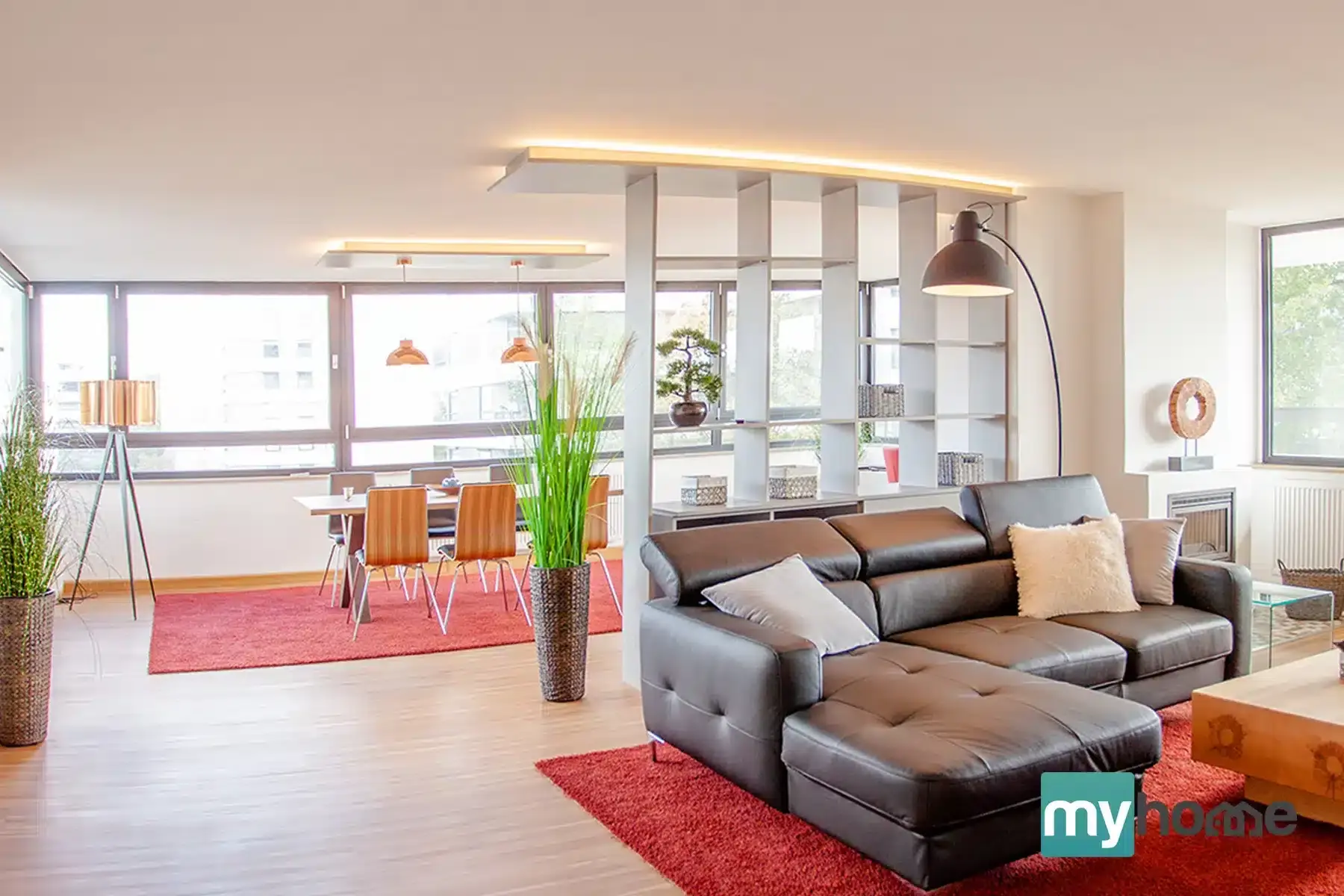 Modern eingerichtetes Wohnzimmer einer von myhome vermittelten Immobilie